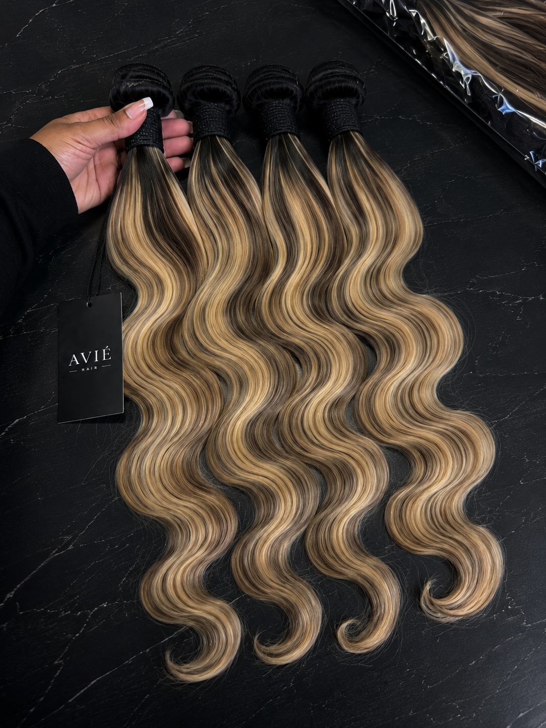 Avié Signature Collection
